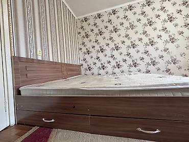 одиночный спальный: 2 кровати полуторки Имеются ящики на двух кроватях Состояние — 2