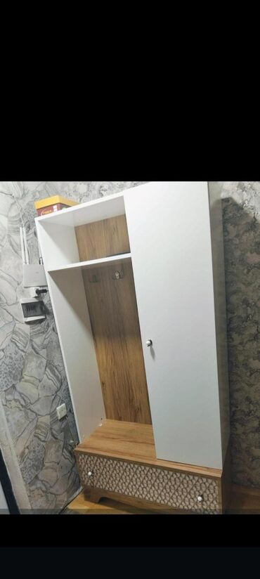 dehliz dolabı: Açılan, 1 qapı Düz dolab, Dəhliz dolabı