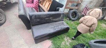 Restoran mebeli: Oturacaq hissələrində çatlar var dəyərindən aşağı qoyulub