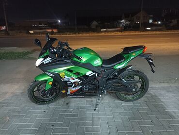 мотоцикил: Спортбайк Kawasaki, 250 куб. см, Бензин, Чоңдор үчүн, Колдонулган