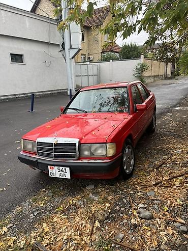 Mercedes-Benz 190: 1984 г., 2 л, Механика, Бензин, Седан