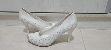 свадебное платье и туфли: Туфли 38, цвет - Белый