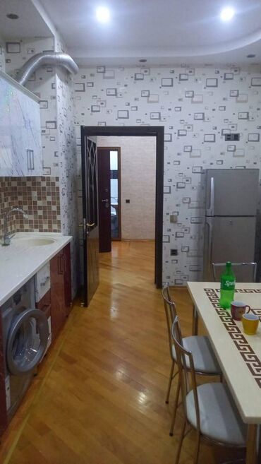 Uzunmüddətli kirayə mənzillər: 9 mkr,Tərlan şadlıq evinin yanı,Araz marketin binasında,18 — 7