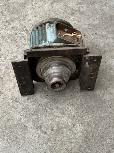 Запчасти и аксессуары для бытовой техники: Продаю Двигателя 3 фазный Асенхроный 4. КВ 1500 оборотов 5 кВ 1500 — 16