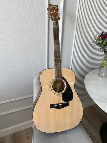 Музыкальные инструменты: Yamaha f310, всем известная акустика, с полным комплектом на фото