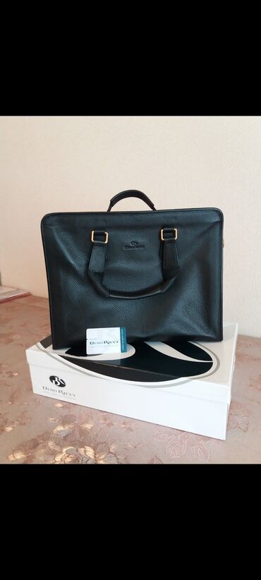чёрная сумка: Продаю мужские классические сумки. чёрный. кожаные . бренд ( DINO