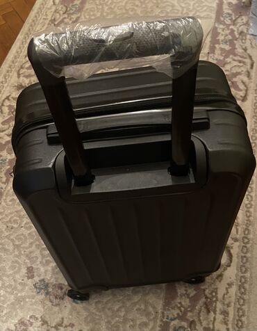 Çantalar: Yeni
Çamadan S ölçü
Reng- Qara
Uzunluq 55 sm
Eni 33 sm
Dərinlik 20 sm — 10