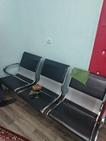ofis oturacaqları: Gəncə. Ş. 2 ədəd stol satılır