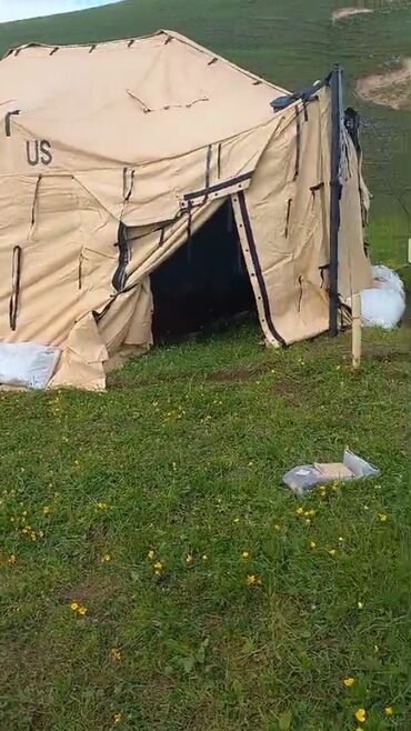 çadır palatqa: Sökülub yığılan bir cüt çadır evi