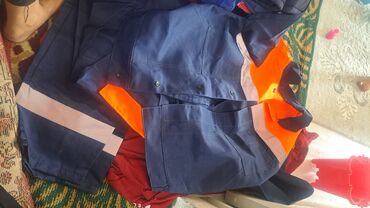 одежда с подогревом: Рабочая куртка синего цвета с яркими оранжевыми и светоотражающими