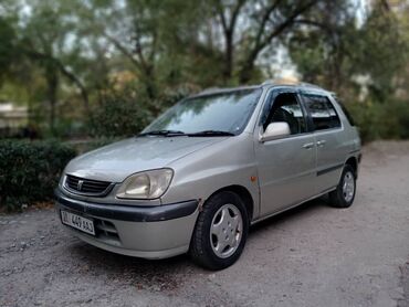 Toyota: Toyota Raum: 2001 г., 1.5 л, Автомат, Бензин, Хэтчбэк