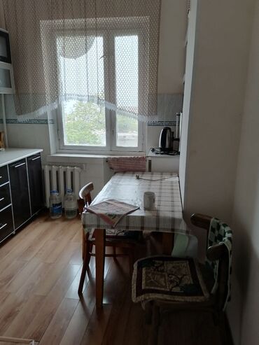 продаю квартиру в чолпон ате: 2 комнаты, 49 м², 105 серия, 2 этаж, Косметический ремонт