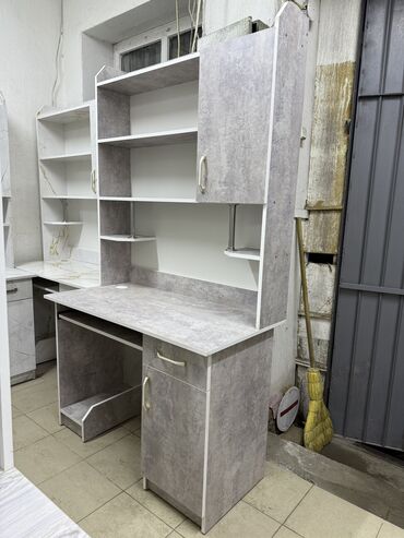 Компьютерные столы: Компьютерный стол, Новый, С полками — 12