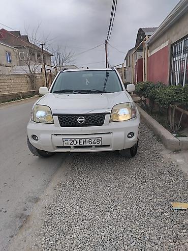 16 kalpak: Nissan X-Trail (T30) – ağ rəngli, 5 yerlik SUV Xüsusiyyətlər: - — 10