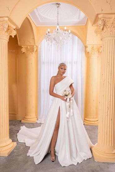 Toy paltarları: 👰🏻‍♀️ Продаю свадебное платье! 💍✨ 🌸 Описание: • Фасон: А-силуэт