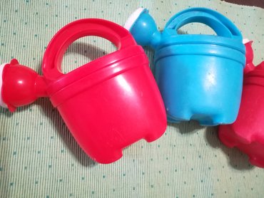 Igračke: Plastične kantice za vodu 3 kom sve za 500 din, 1 plava i 2 crvene — 7
