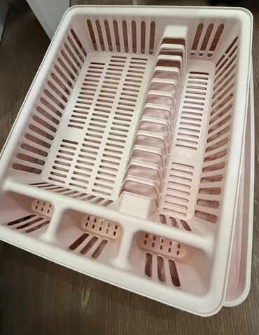 сервант для посуды: Набор для сервировки и сушки посуды. Состав: - Поддон/сушилка для