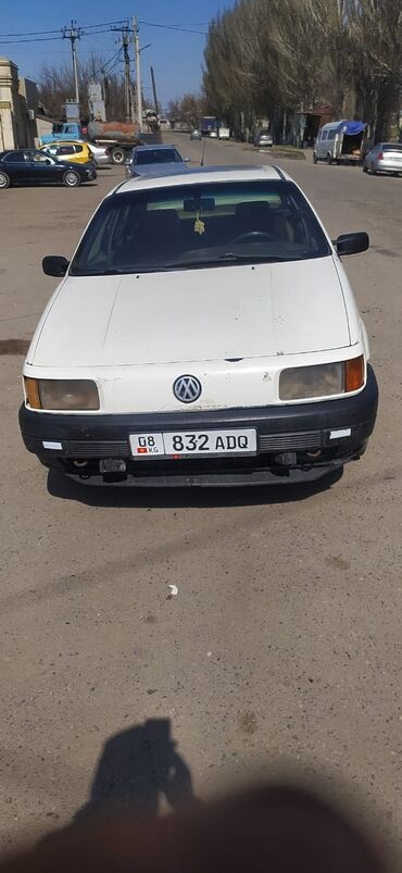 Volkswagen: Volkswagen Passat: 1988 г., 1.6 л, Механика, Бензин, Седан