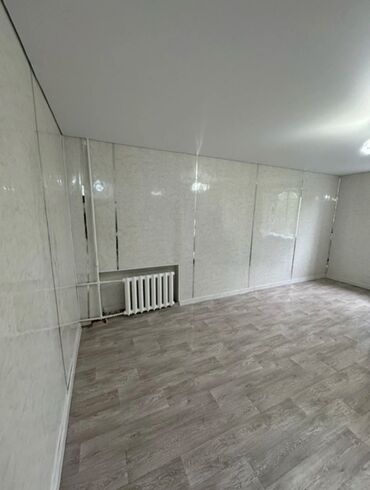 сдаю 1 комнатную квартиру политех: 1 бөлмө, 30 кв. м, Хрущевка, 3 кабат, Евроремонт