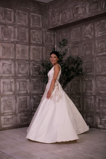 Платья на кыз узатуу: Оптом‼️Оптом‼️Оптом‼️ Продаются новые костюмы и платья ручной работы! — 13