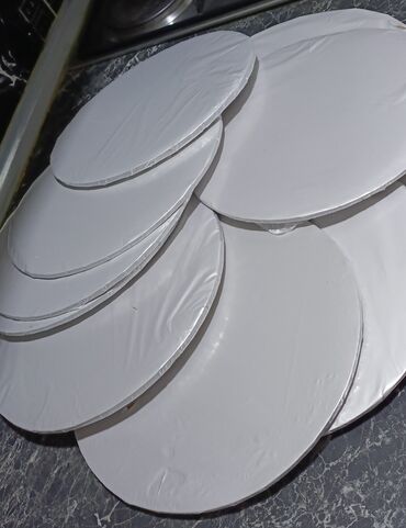 Tortlar: Tort qutuları. Şirniyyatlar. Tortlar. 1-ədədi 1azn 10 ədəd — 2