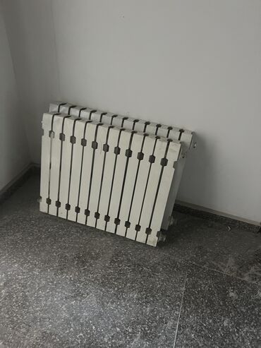 радиаторы для отопление: Продаю б/у чугунные радиаторы, в отличном состоянии. Цена за 1секцию -
