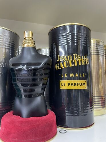 арабская парфюмерия: Флакон парфюма Jean Paul Gaultier Le Male Le Parfum, выполненный в
