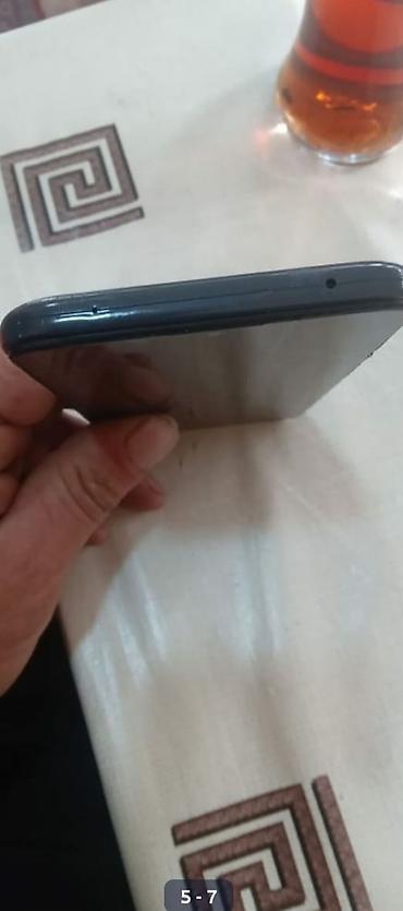 Mobil telefonlar: Redmi 8A yüngül arxa kirişqasında catlar var bide barmak izi işlemir — 3