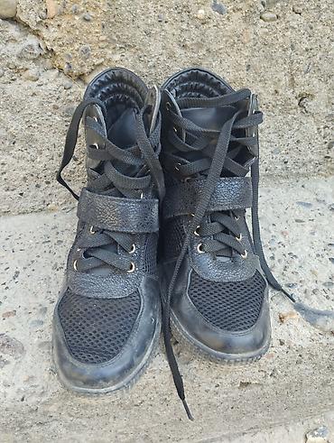 Ботинки и ботильоны: Элегантные женские ботильоны черного цвета с глянцевой поверхностью — 3