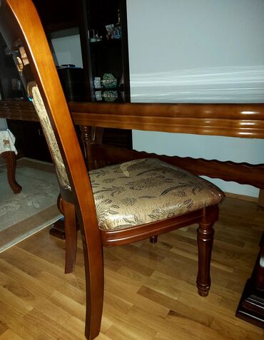 Stilske garniture: Prelepi drveni, trpezarijski sto sa 6 stolica. Novo! Dimenzije stola — 11