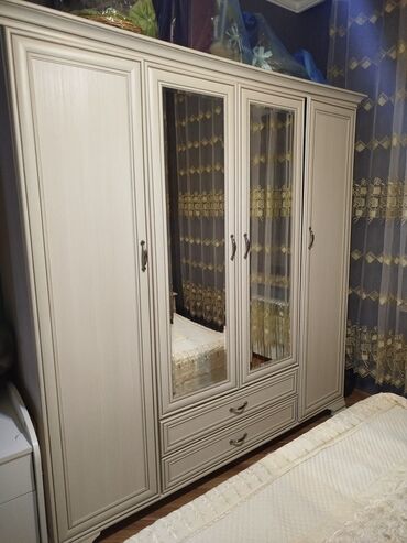 Dolablar: Açılan, 5 qapı Düz dolab, Qarderob, paltar dolabı