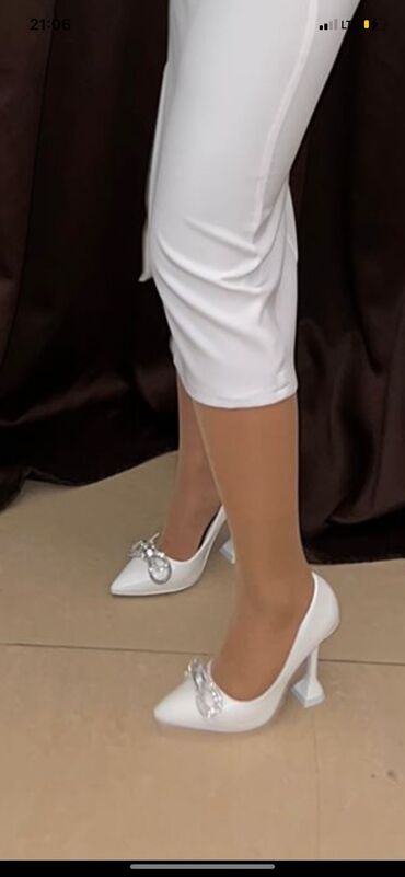 женская обувь 38: Туфли 37, цвет - Белый
