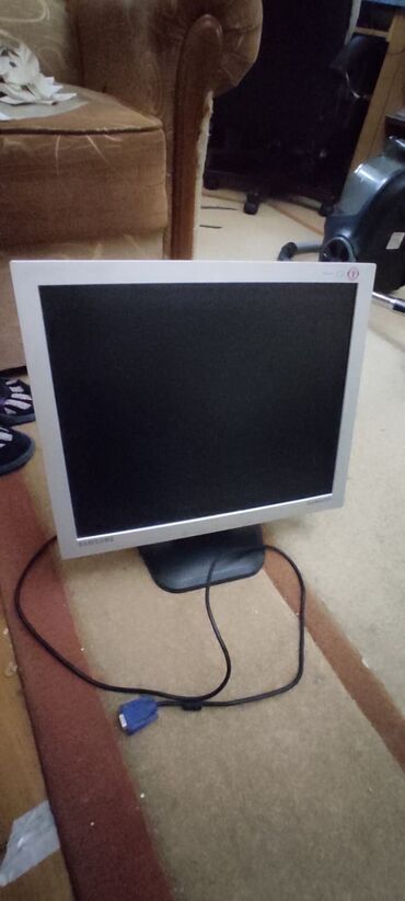 vga шнуры: Монитор, Samsung, Б/у, LCD