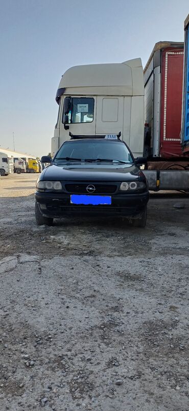 İnformatika: Opel Astra Caravan (universaI) – qara rəng, benzinli. Xüsusiyyətlər