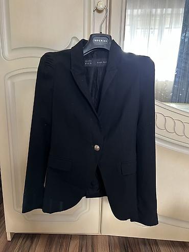 Демисезонные куртки: Куртка-рубашка Pull&Bear Размер: S (EUR S / USA S / MEX 26 Цена at lalafo.kg — 10 Демисезонные куртки: Куртка-рубашка Pull&Bear Размер: S (EUR S / USA S / MEX 26 Цена — 10