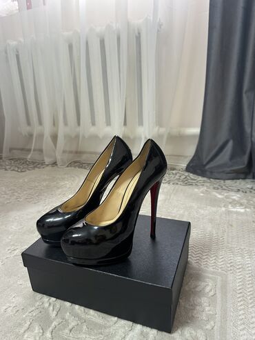 лакированные женские туфли: Туфли 39, цвет - Черный