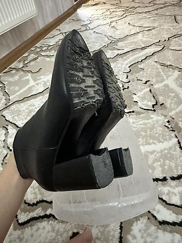 утепленные резиновые сапоги: Akka shoesdən 55aznə almışam 36ölçü 1dəfə geyinilib içi qalındır — 2