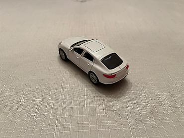 Oyuncaq nəqliyyat: Ağ rəngli metal oyuncaq maşın – sedan/krossover üslubunda miniatür — 4