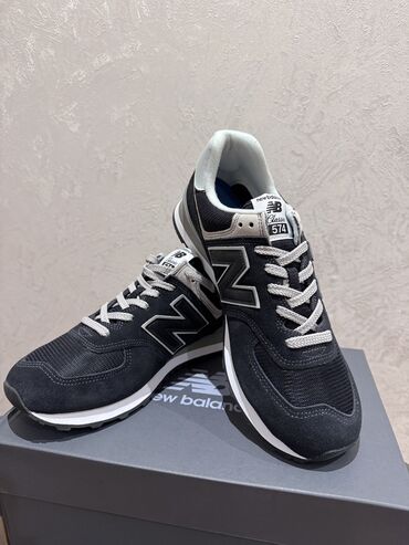 kisi ayaqqabilari bakida: New Balance 574 krassovka. Olcu 45.5 Amerikadan alinib tezedir