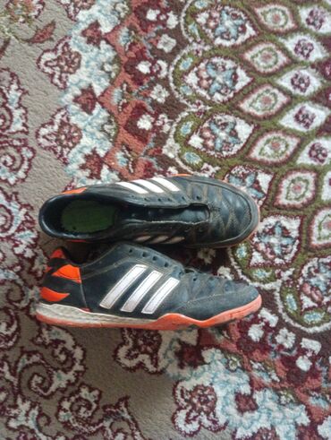 термо одежда для футбола: Сороконожки 39 размер бу без шнурков и стелек