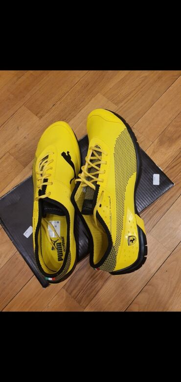 Krasofkalar və idman ayaqqabıları: Puma Ferrari idman ayyaqabı. Türkiyədən alınıb. Orijinaldı. Ölçüsü — 4