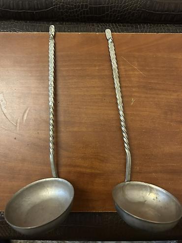 Qab-qacaq və mətbəx ləvazimatları: Metaldan hazırlanmış 2 ədəd iri kepçe dəsti. - Material: tökmə metal — 2