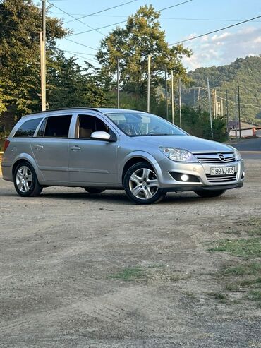 Opel: Salam maşın ela veziyyetdedir maşında 4 teze teker qoyulub akrmiyator — 4