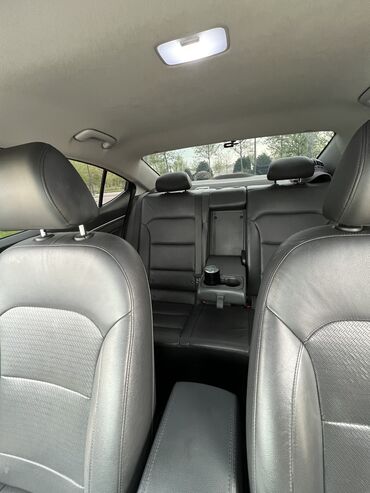 Hyundai: Hyundai Avante: 1.6 l | 2016 il Sedan — 21