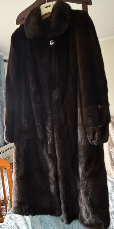 Шубы: Длинная норковая шуба натурального темно-каштанового цвета. - — 7
