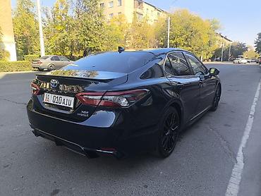 Toyota Camry: 2021 г., 2.5 л, Автомат, Гибрид, Седан