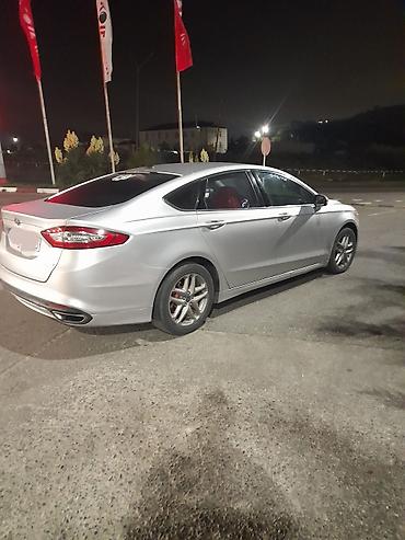 ford: Ford Fusion sedan satılır. Avtomobil gümüşü rəngdədir və zərif — 8