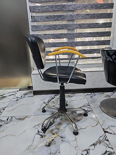 Salon, tibbi mebel: Salon kreslosu – təkərlərlə, hündürlüyü tənzimlənən model. - — 2