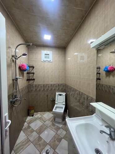 Həyət evləri və villaların satışı: Binəqədi qəs. 4 otaqlı, 200 kv. m — 6