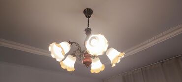 Потолочные и точечные светильники: Продам 2 одинаковые люстры 5-рожковые. целые, рабочие. по 3000 сом